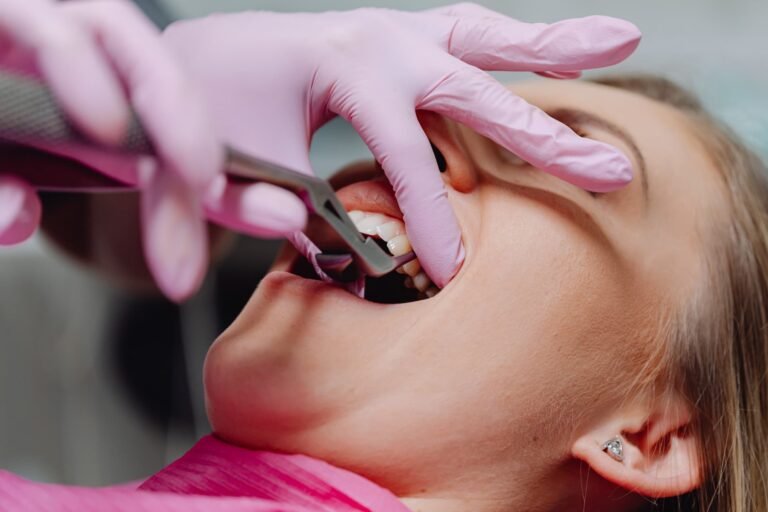 Emergency Dentist in Hamilton: What Counts as a Dental Emergency?